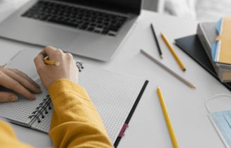 Sự khác biệt giữa phiên dịch và biên dịch tiếng Nhật là gì? Đừng nhầm lẫn nếu muốn chọn đúng dịch vụ phù hợp. 4 Sự khác biệt giữa phiên dịch và biên dịch tiếng Nhật là gì? Đừng nhầm lẫn nếu muốn chọn đúng dịch vụ phù hợp.